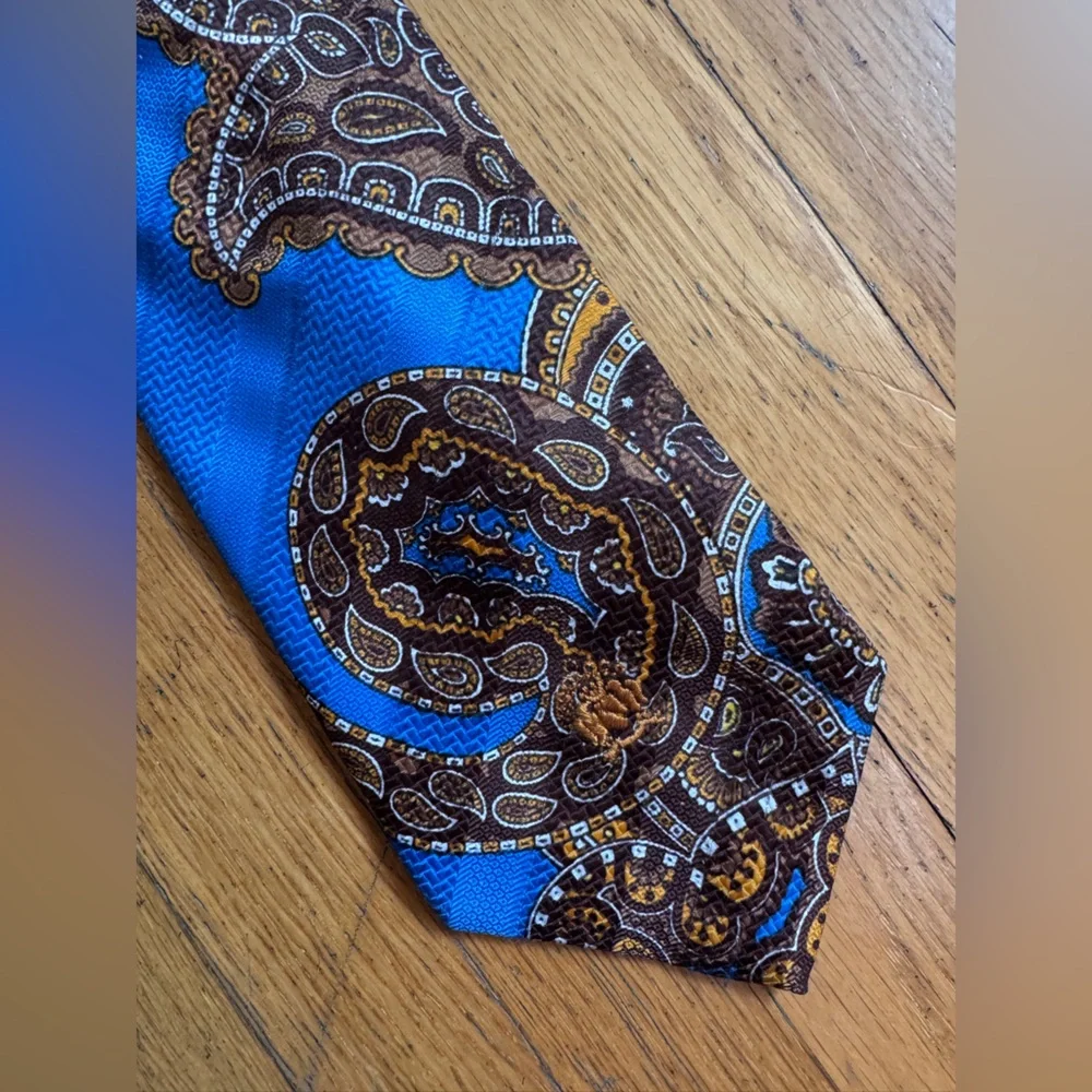 70s Vintage Oleg Cassini for Harris and Frank Blue Silk Paisley Tie - Picture 1 of 5